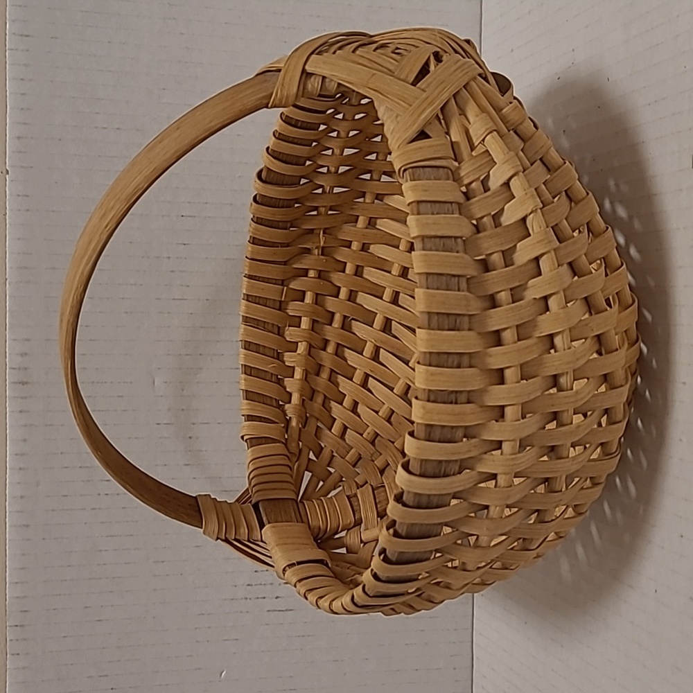 Beautiful Egg Basket - Picture 3 of 16